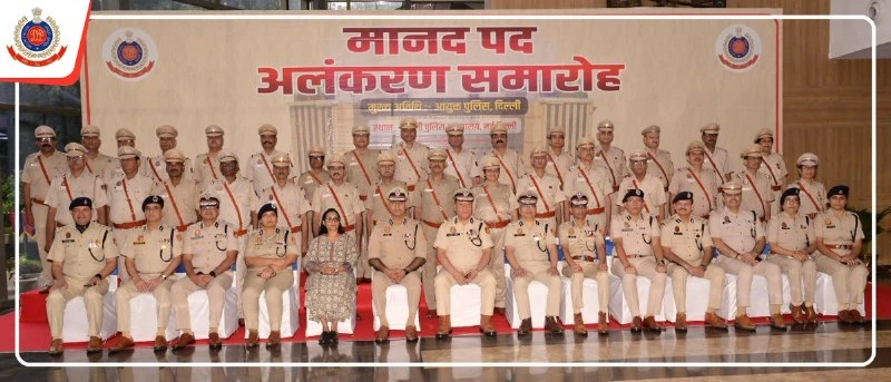 दिल्ली पुलिस ने 95 रिटायर होने वाले कर्मियों को मानद रैंक देकर किया सम्मानित