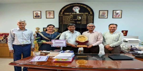 लुवास के दो वैज्ञानिकों ने राष्ट्रीय सम्मेलन में लहराया परचम , विशेष शोध प्रस्तुति के लिए मिला प्रथम पुरस्कार
