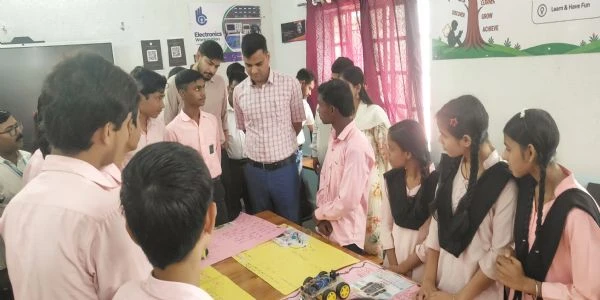 अब गांवों में तैयार होंगे नन्हे वैज्ञानिक: कटिहार में नीति आयोग की 'रोबोशाला' शुरू