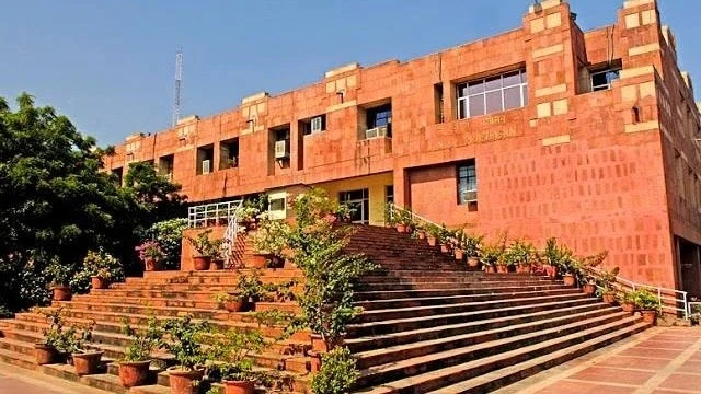 जामिया के बाद अब जेएनयू की दीवारों पर 'फ्री उमर खालिद' जैसे विवादित नारे हुआ हंगामा