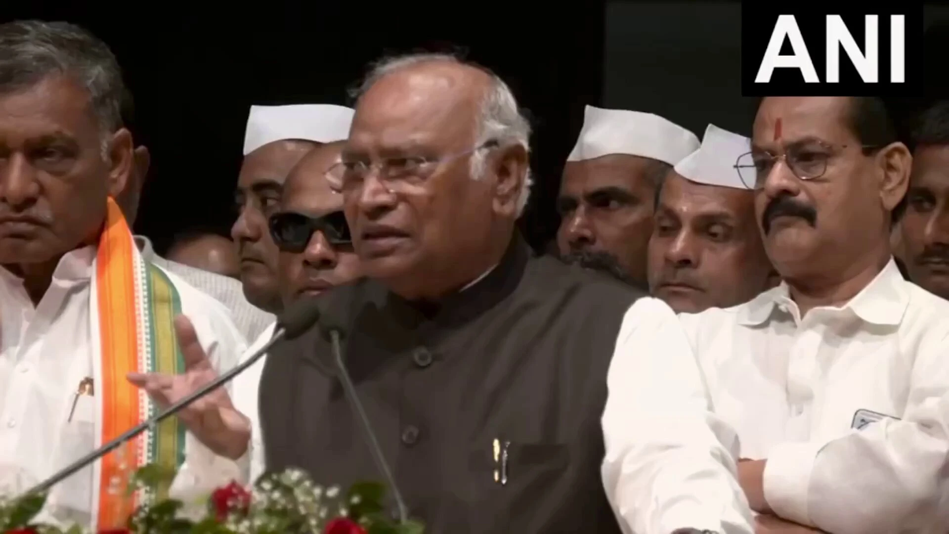 पीएम मोदी के पिता पर खड़गे की टिप्पणी, नोएडा सांसद डॉ. महेश शर्मा ने जताया कड़ा विरोध