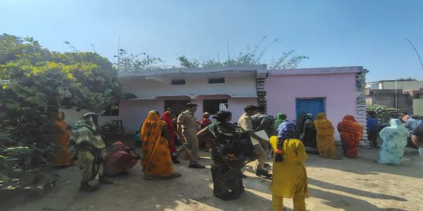 सीवान: पहले पत्नी ने तालाब में लगाया छलांग फिर पति ने भी दोनों की हुई मौत 2 साल की बेटी हुई अनाथ