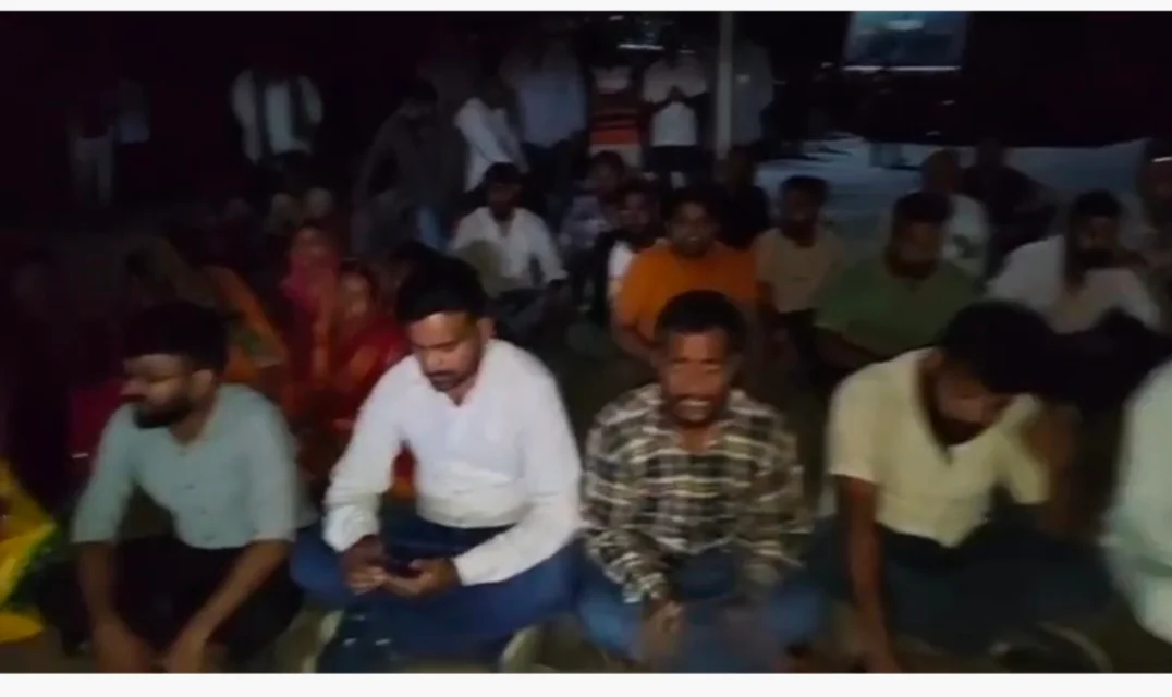 मध्य प्रदेश: कार ओवरटेकिंग को लेकर AAP पार्षद के पति से बर्बरता: लाठी-डंडों से पीटा, धरने पर बैठे समर्थक 