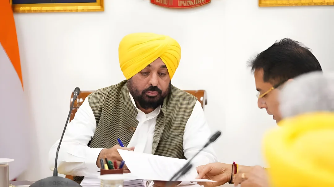 सीएम भगवंत मान ने श्री गुरु रविदास बाणी रिसर्च सेंटर की नींव रखी, डेरा सचखंड बल्लां के पद्म श्री संत निरंजन दास जी आधारशिला के मौके पर मौजूद रहे