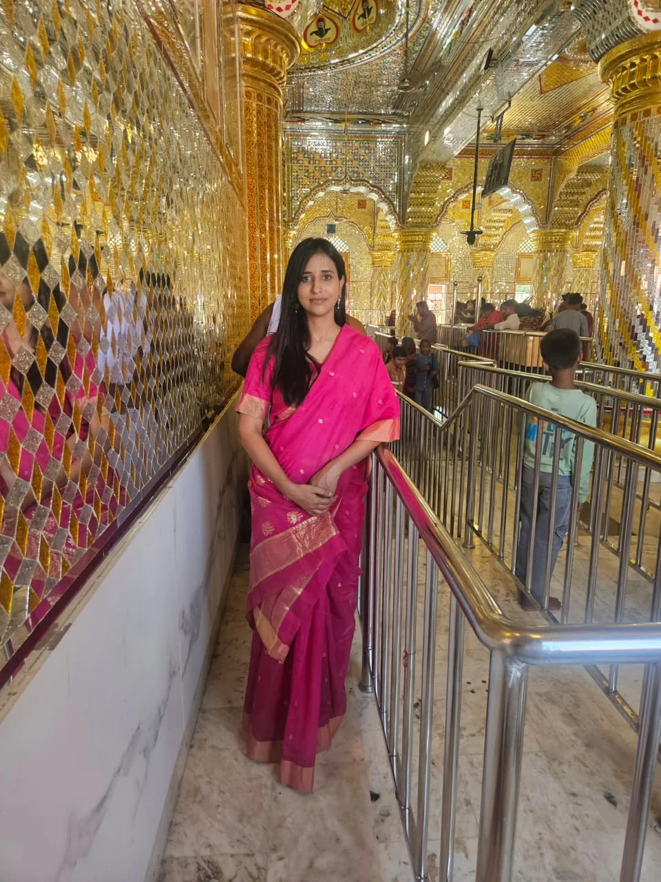 बॉलीवुड की रॉयल्टी और नए दौर की आउटसाइडर का मिलन: रेवती महुरकर ने ईशा देओल के साथ साझा किया एक खास पल
